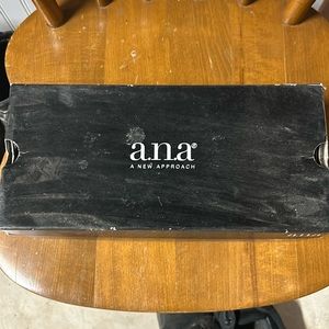 Black heeled flats chic